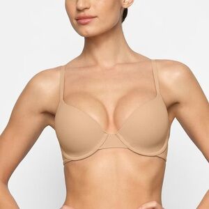 SKIMS fits everybody t-shirt bra